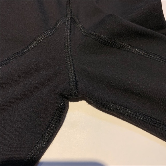 TNA Aritzia black cropped lightweight athletic zip up sweater - Picture 11 of 13